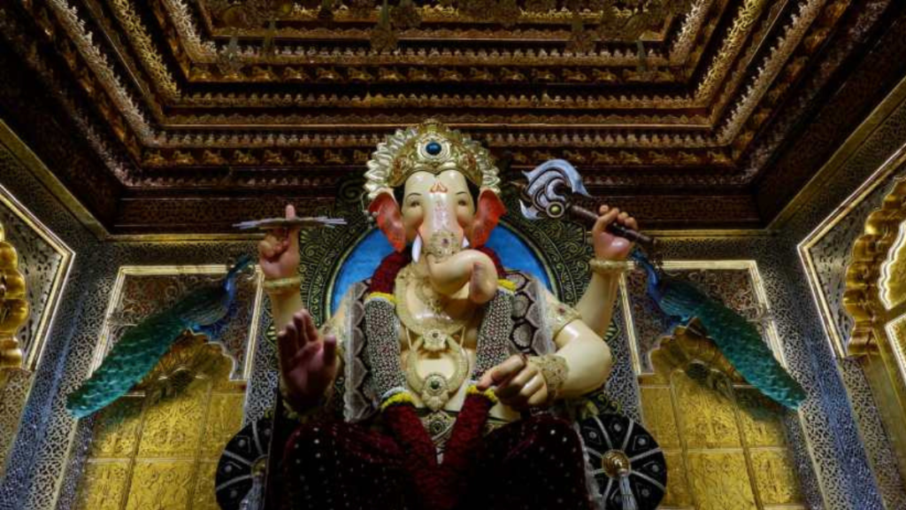 Lalbaugcha Raja 2024 Gold Mukut:'लालबागचा राजा' मंडल में ऑनरी पद